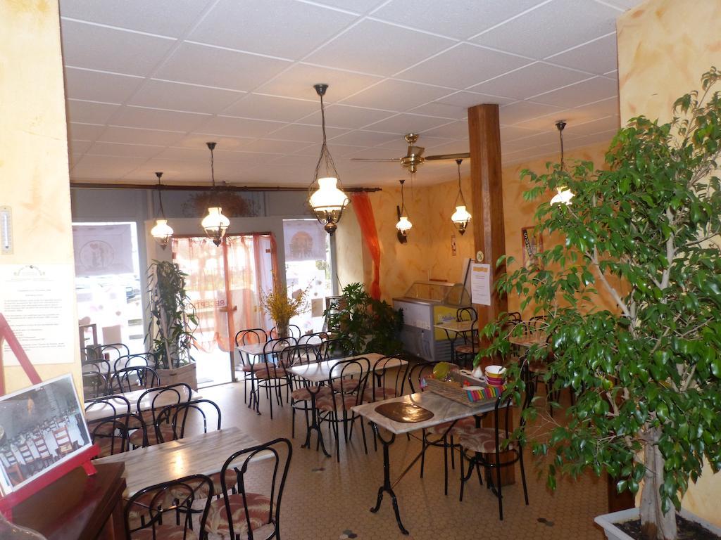 Hotel du Donjon Champlitte-et-le-Prélot Extérieur photo