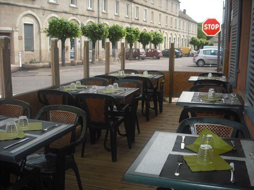 Hotel du Donjon Champlitte-et-le-Prélot Extérieur photo