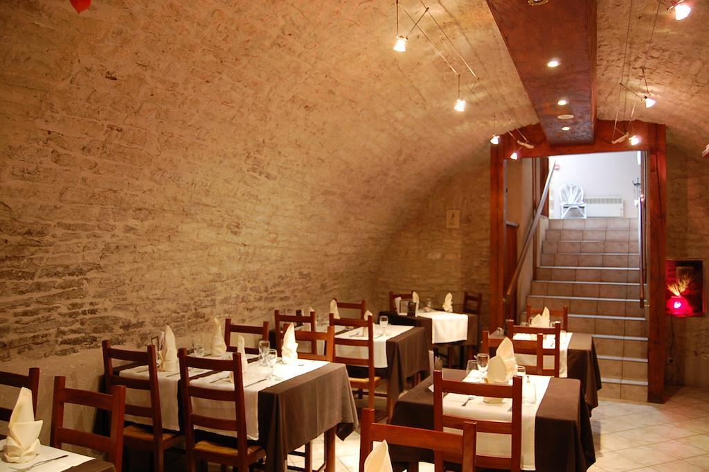 Hotel du Donjon Champlitte-et-le-Prélot Extérieur photo
